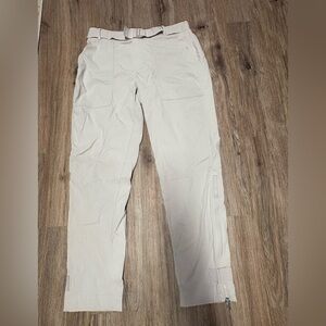 Athleta women’s Trekki  Light Cream Cargo hiking pants Excellent used size 4